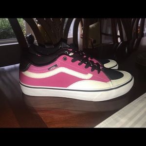Vans low TNT Tony Trujillo magenta